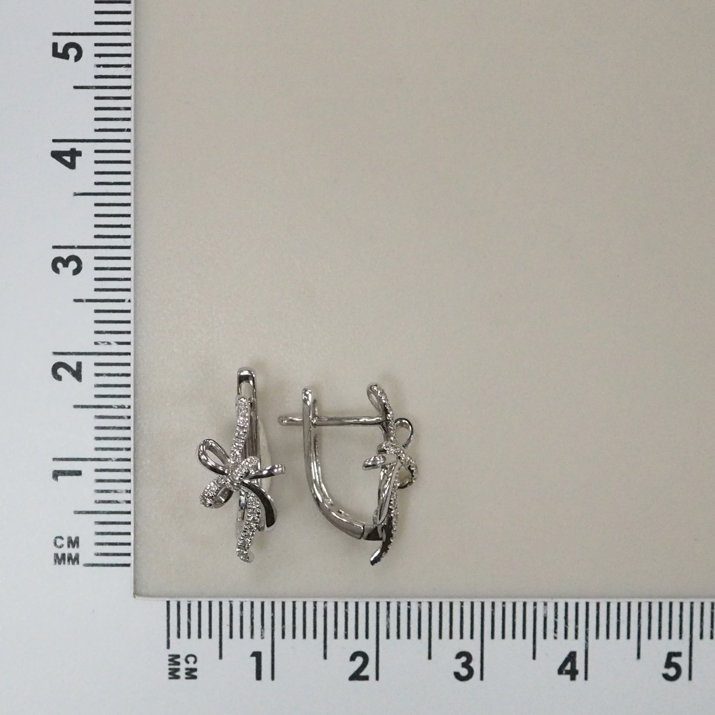 Серьги из белого золота с бриллиантами